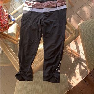 Lululemon size 8 cropped sport legging (vintage)
